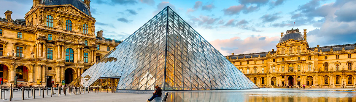 louvre pyramid