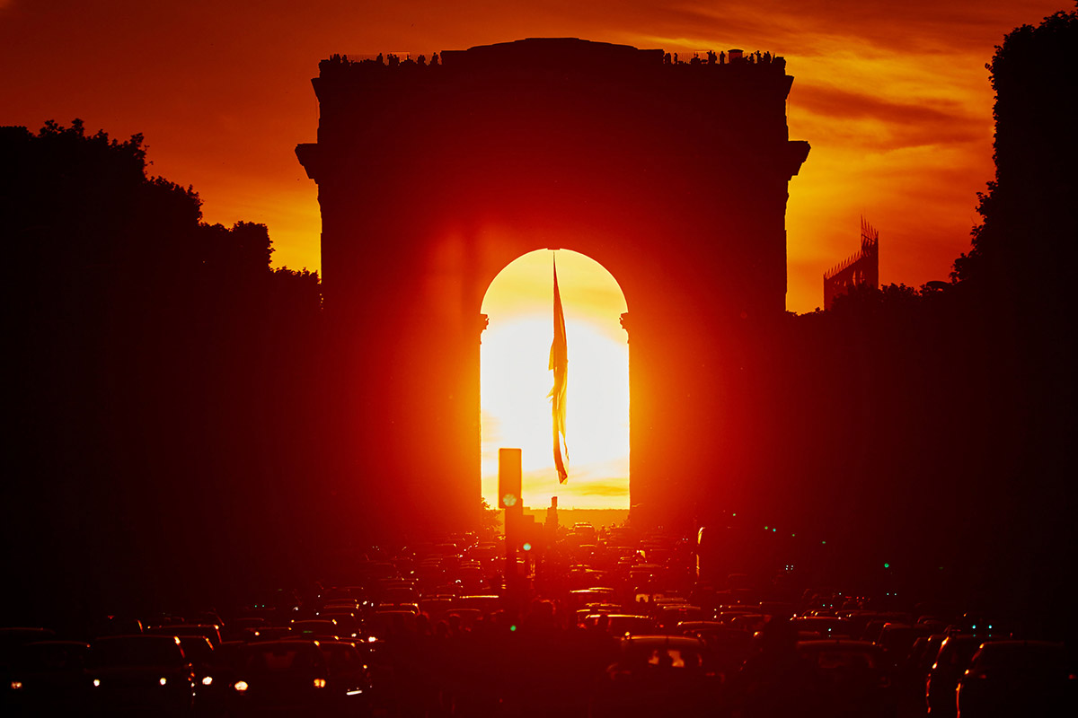 arc de triomphe sunset