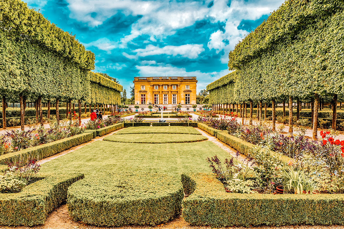gardens of petit trianon versailles