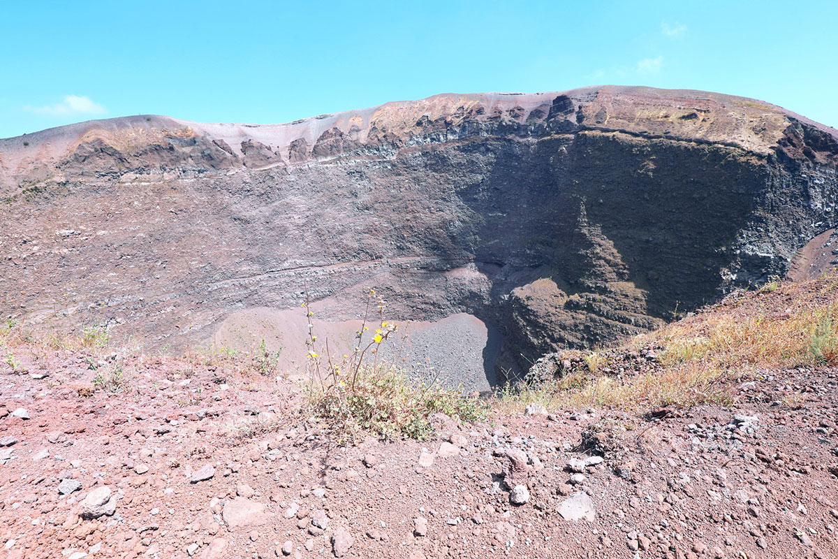 mount vesuvius crater
