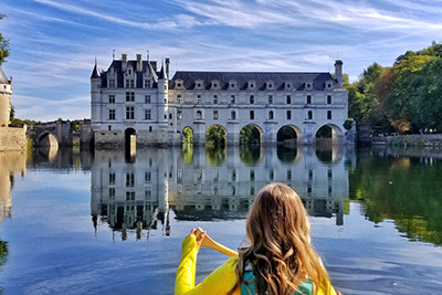 canoeing towards chateau chenonceau